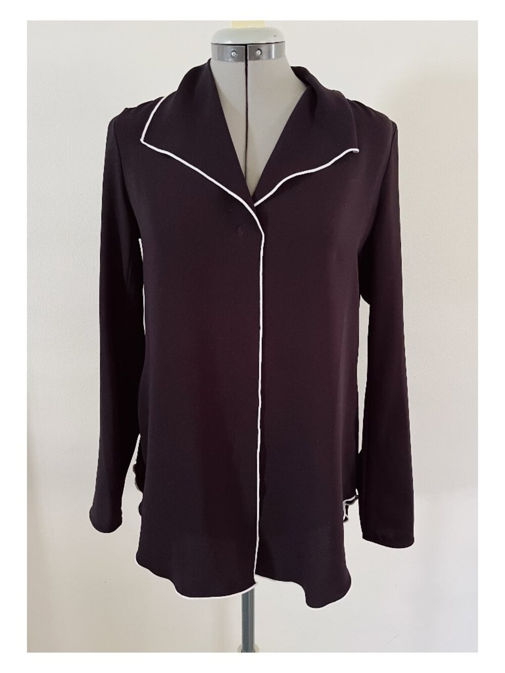 Aritzia Babaton Sz XS Rena Blouse Black with White Trim